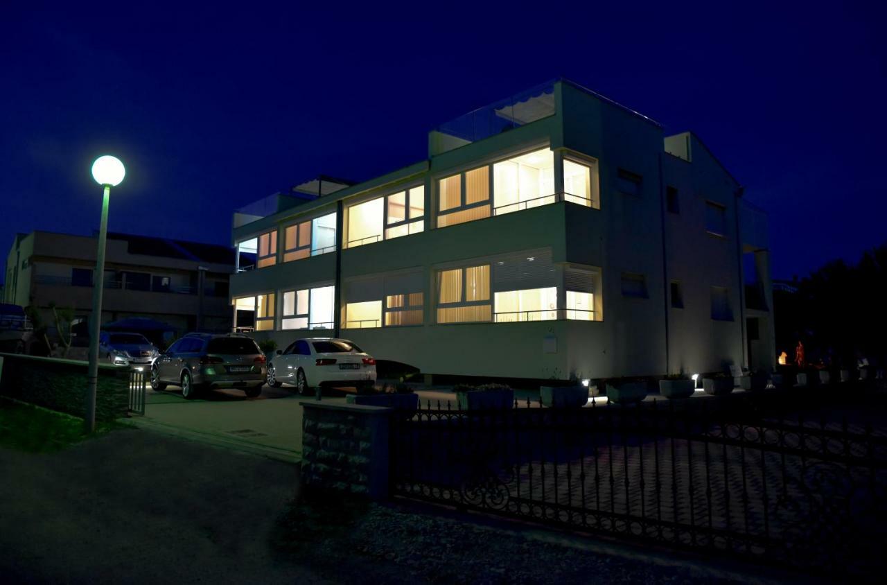 Apartments Laura 1 Privlaka  Bagian luar foto